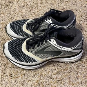 women’s brooks running shoes size 7.5